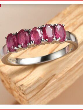Niassa Ruby Ring in Stainless Steel